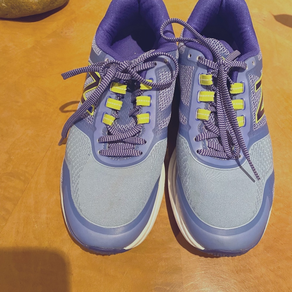 NIKI NEW BALANCE ATHLETIC SHOES
